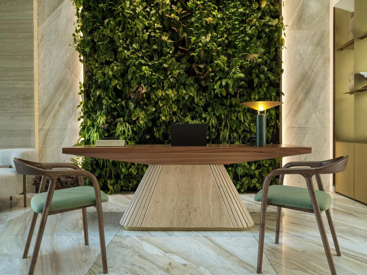 Anthology of Athens, The Leading Hotels of the World