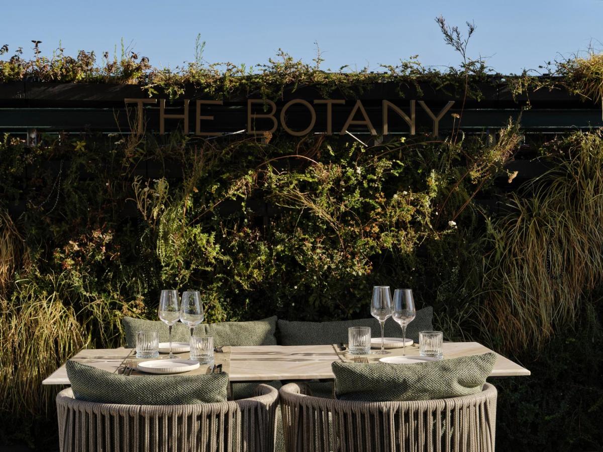 Anthology of Athens, The Leading Hotels of the World