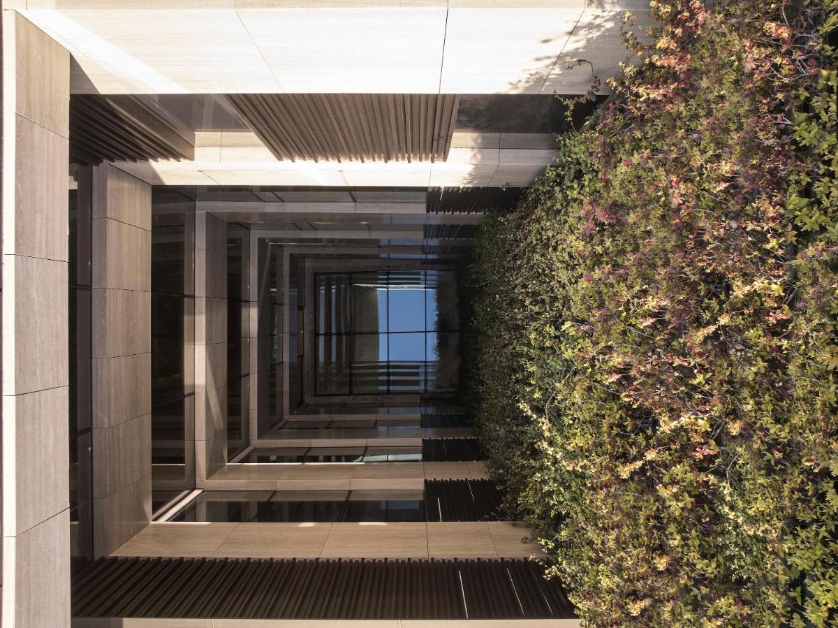 Anthology of Athens, The Leading Hotels of the World