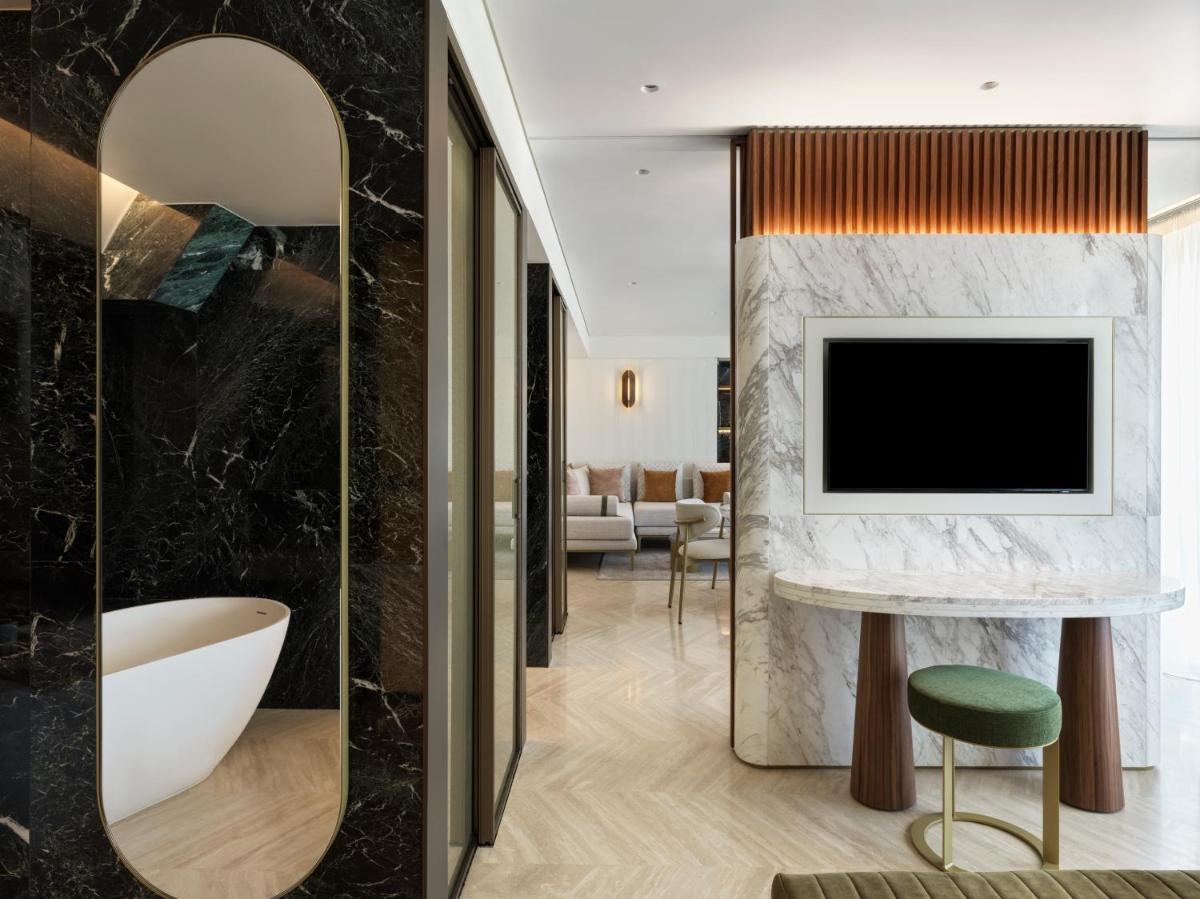 Anthology of Athens, The Leading Hotels of the World