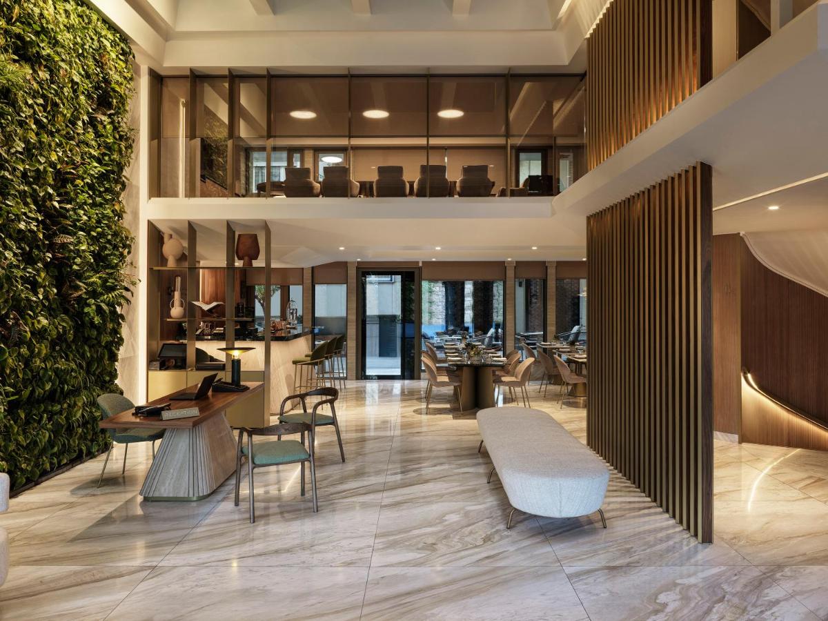 Anthology of Athens, The Leading Hotels of the World