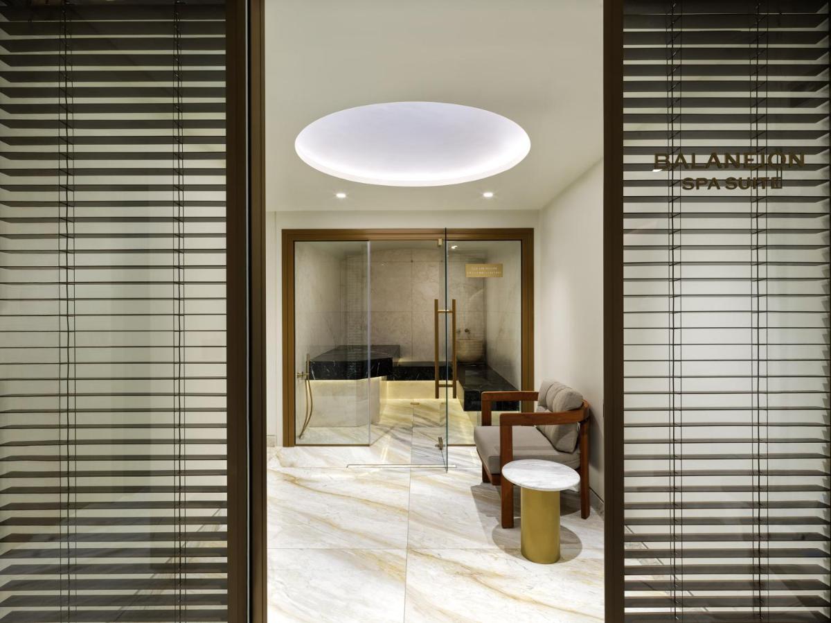 Anthology of Athens, The Leading Hotels of the World