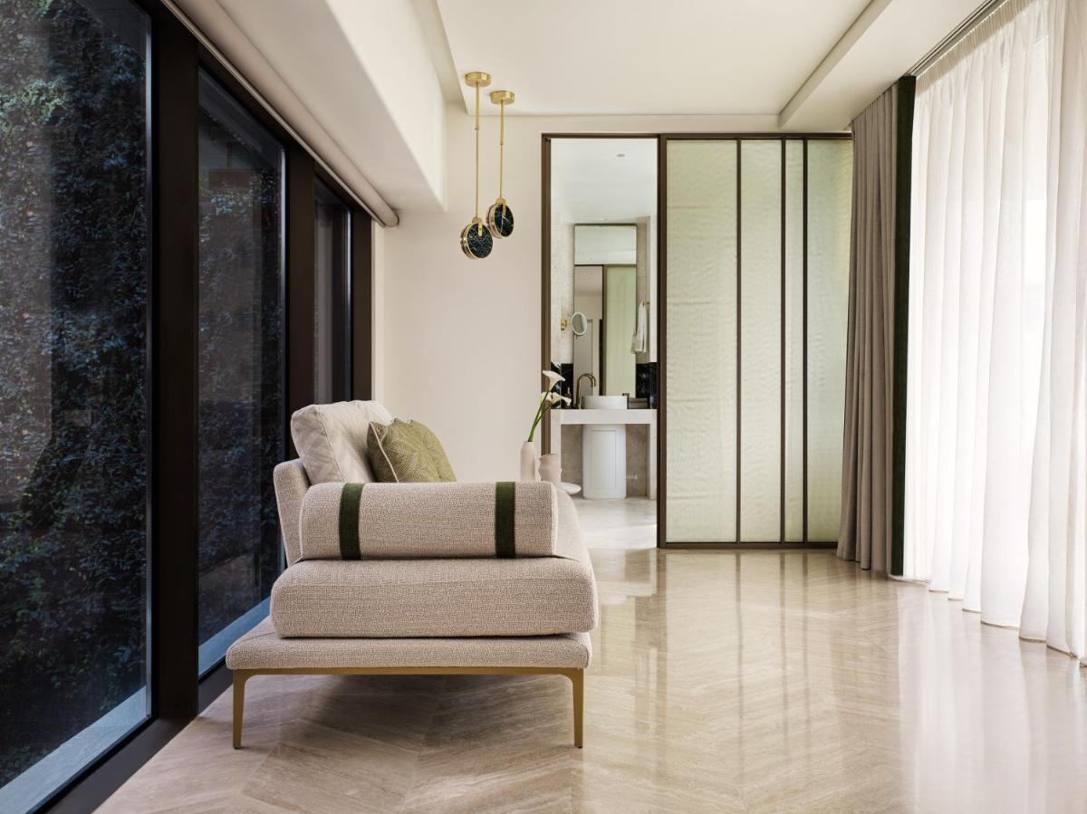 Anthology of Athens, The Leading Hotels of the World