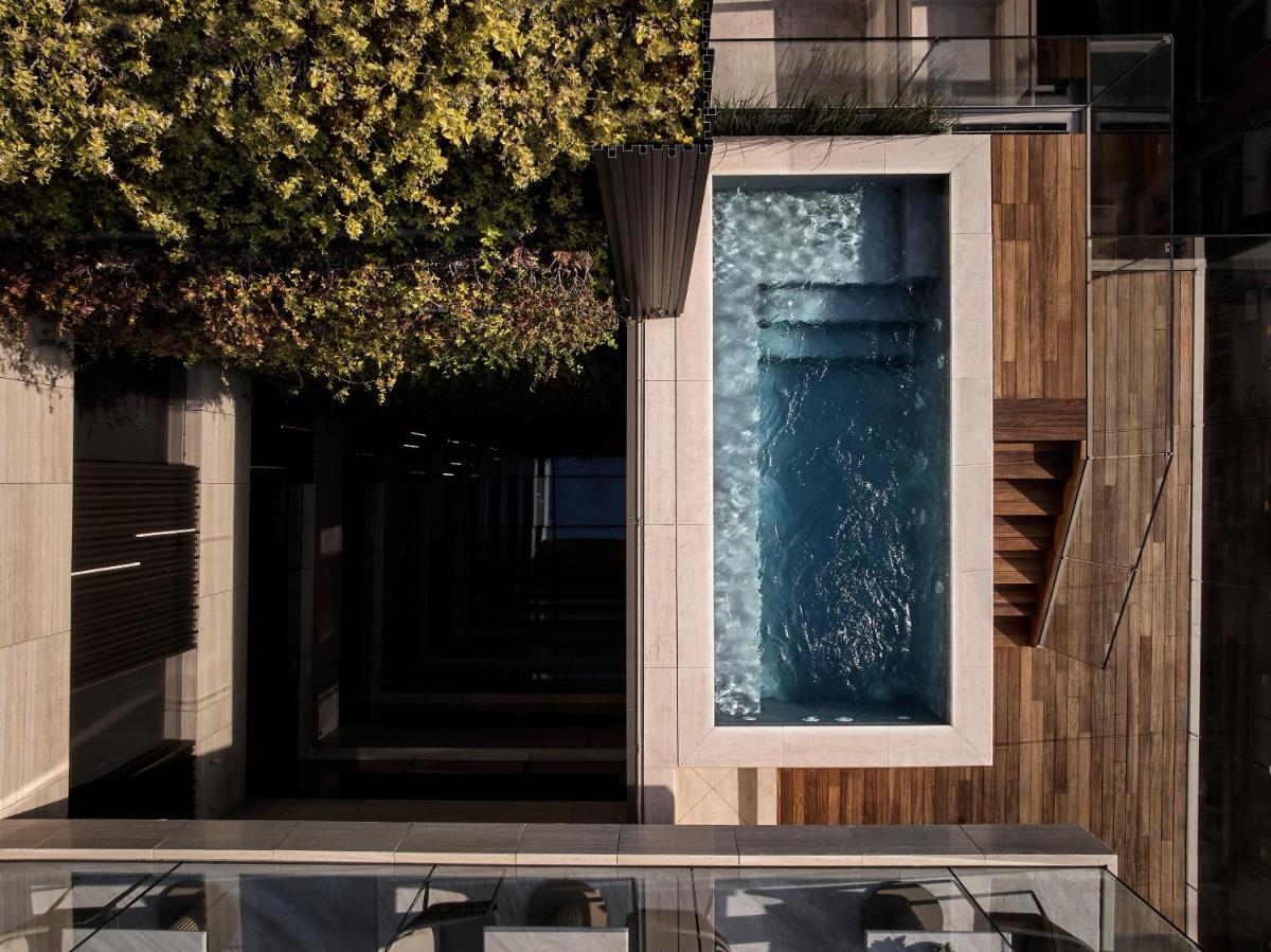 Anthology of Athens, The Leading Hotels of the World