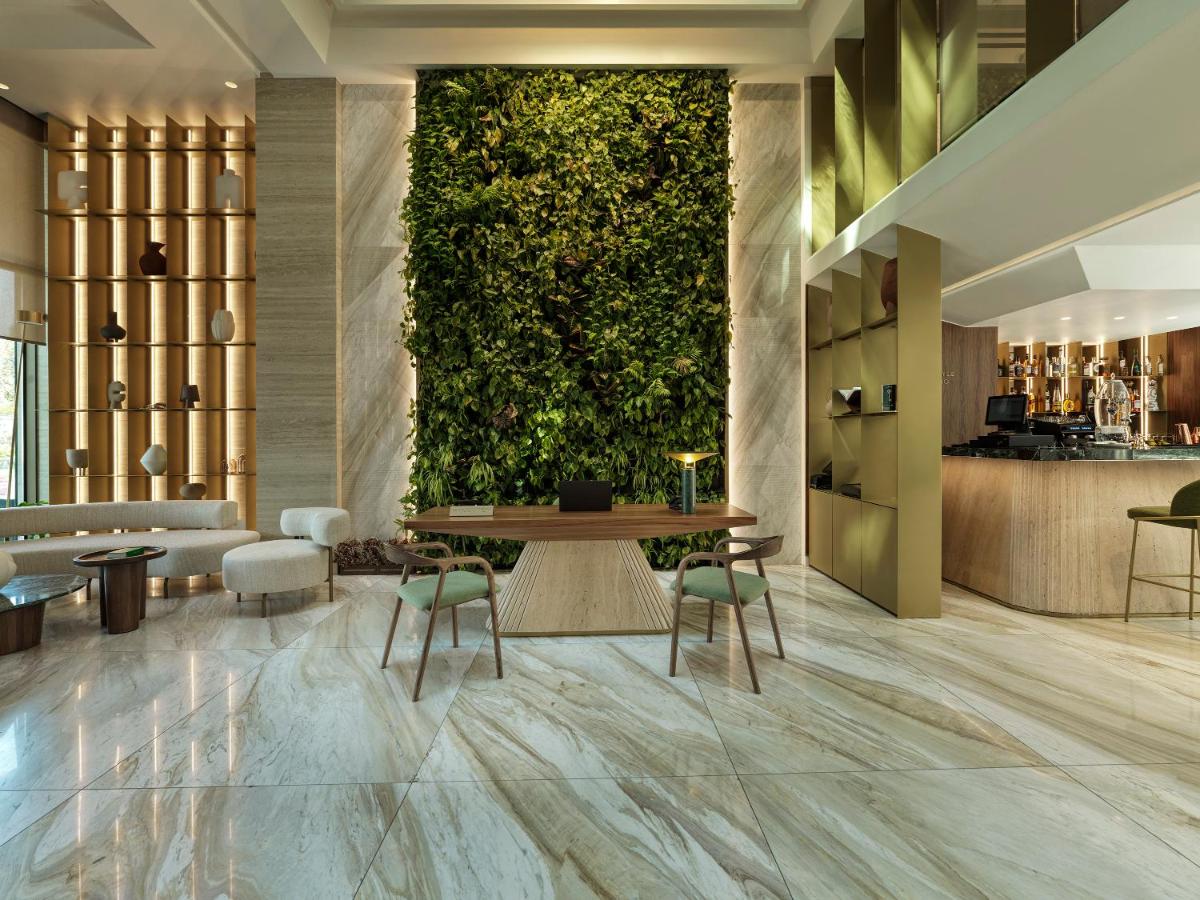 Anthology of Athens, The Leading Hotels of the World