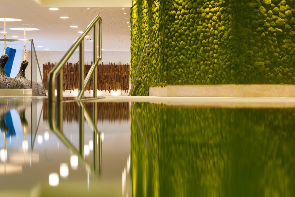 Aqua Dome 4 Sterne Superior Hotel & Tirol Therme Längenfeld