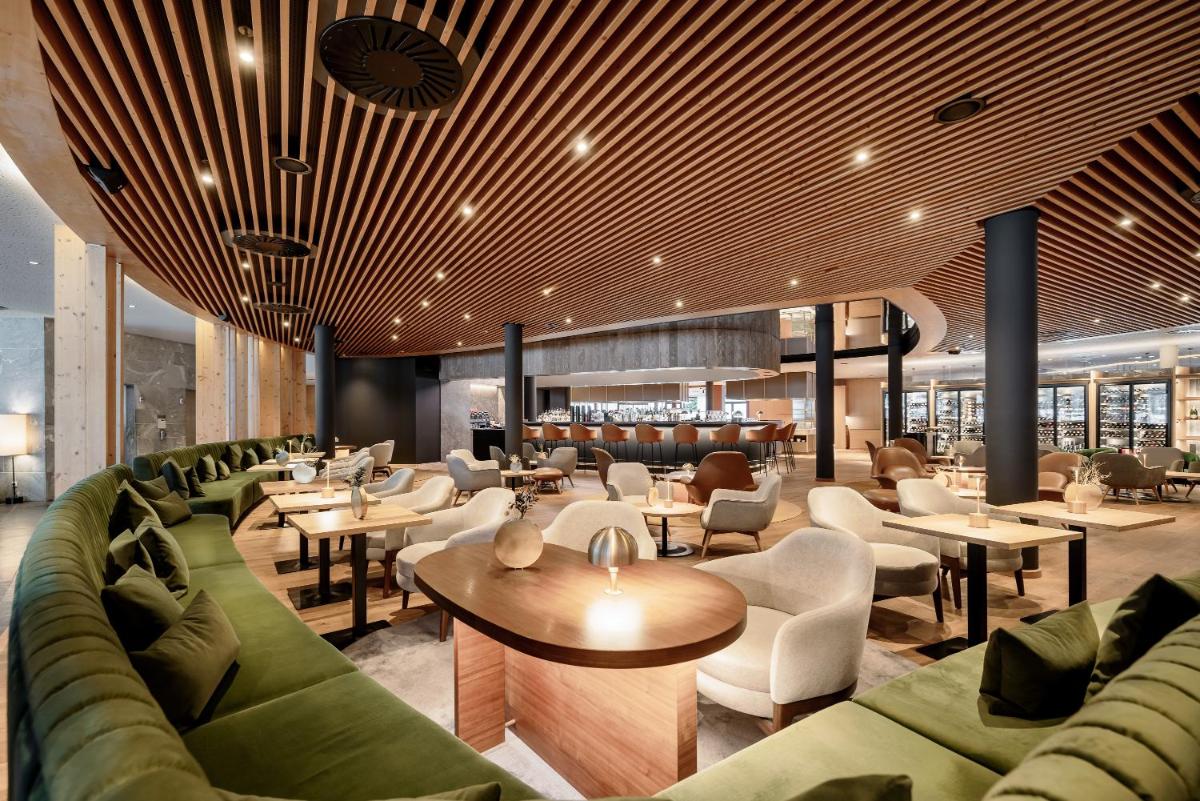 Aqua Dome 4 Sterne Superior Hotel & Tirol Therme Längenfeld