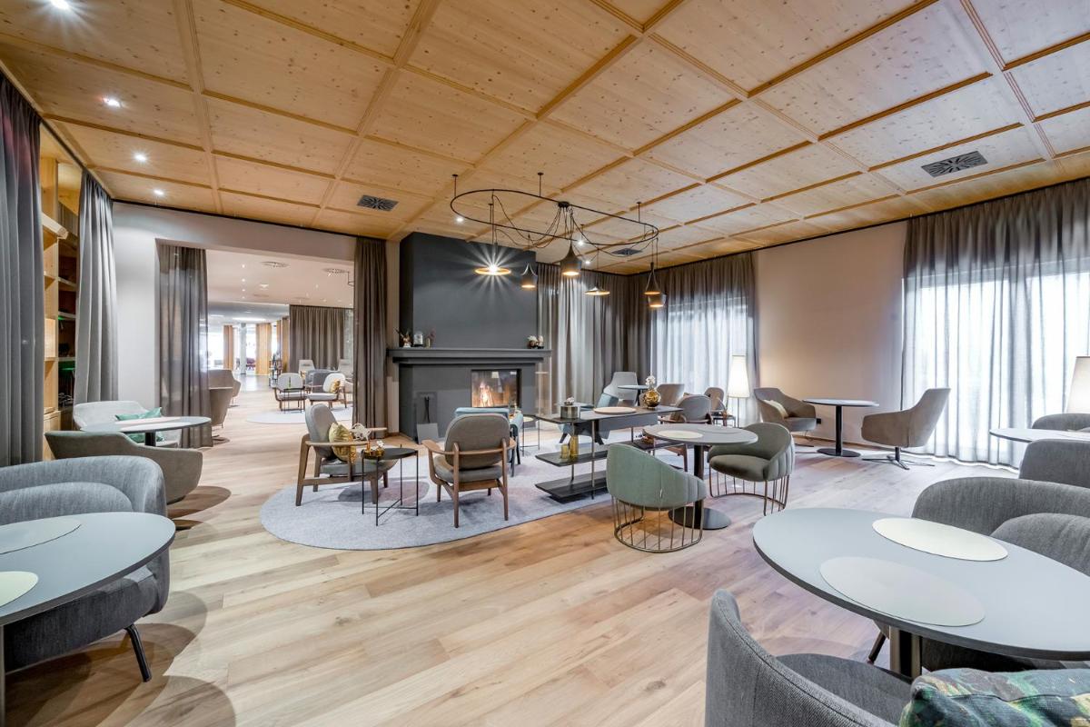 Aqua Dome 4 Sterne Superior Hotel & Tirol Therme Längenfeld