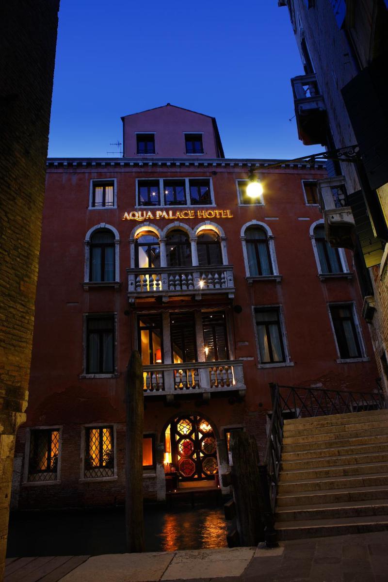 Aqua Palace
