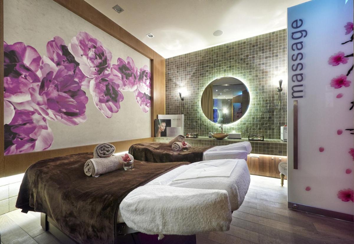 Aria Hotel Budapest by Library Hotel Collection