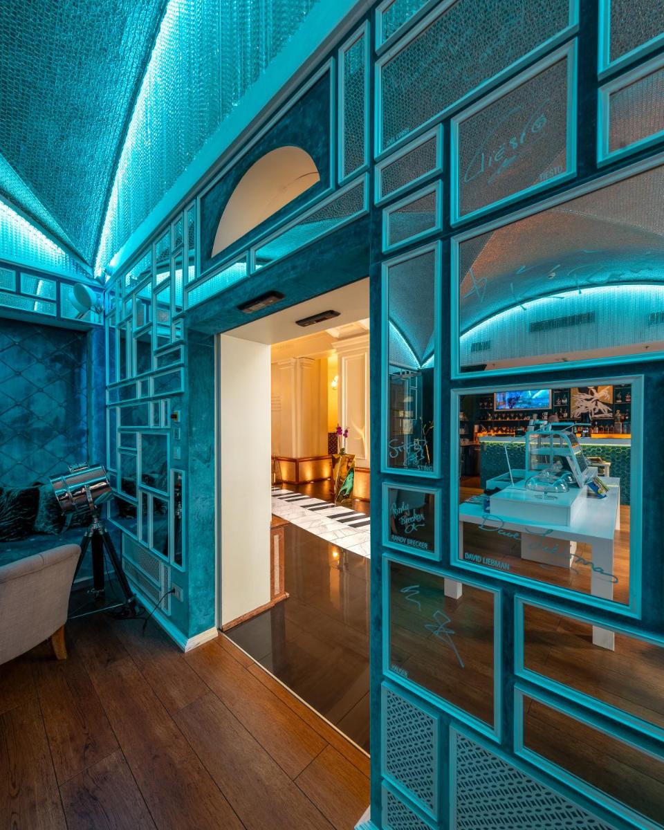 Aria Hotel Budapest by Library Hotel Collection