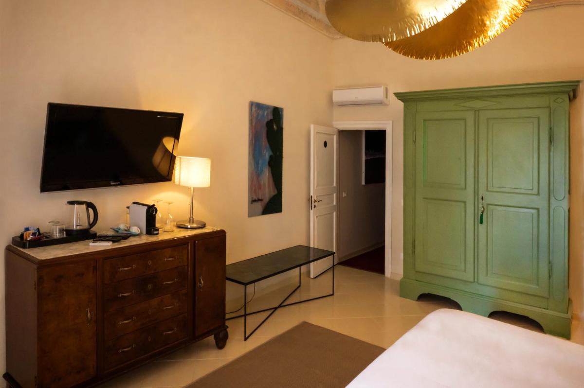 Aria Rooms and Terrace