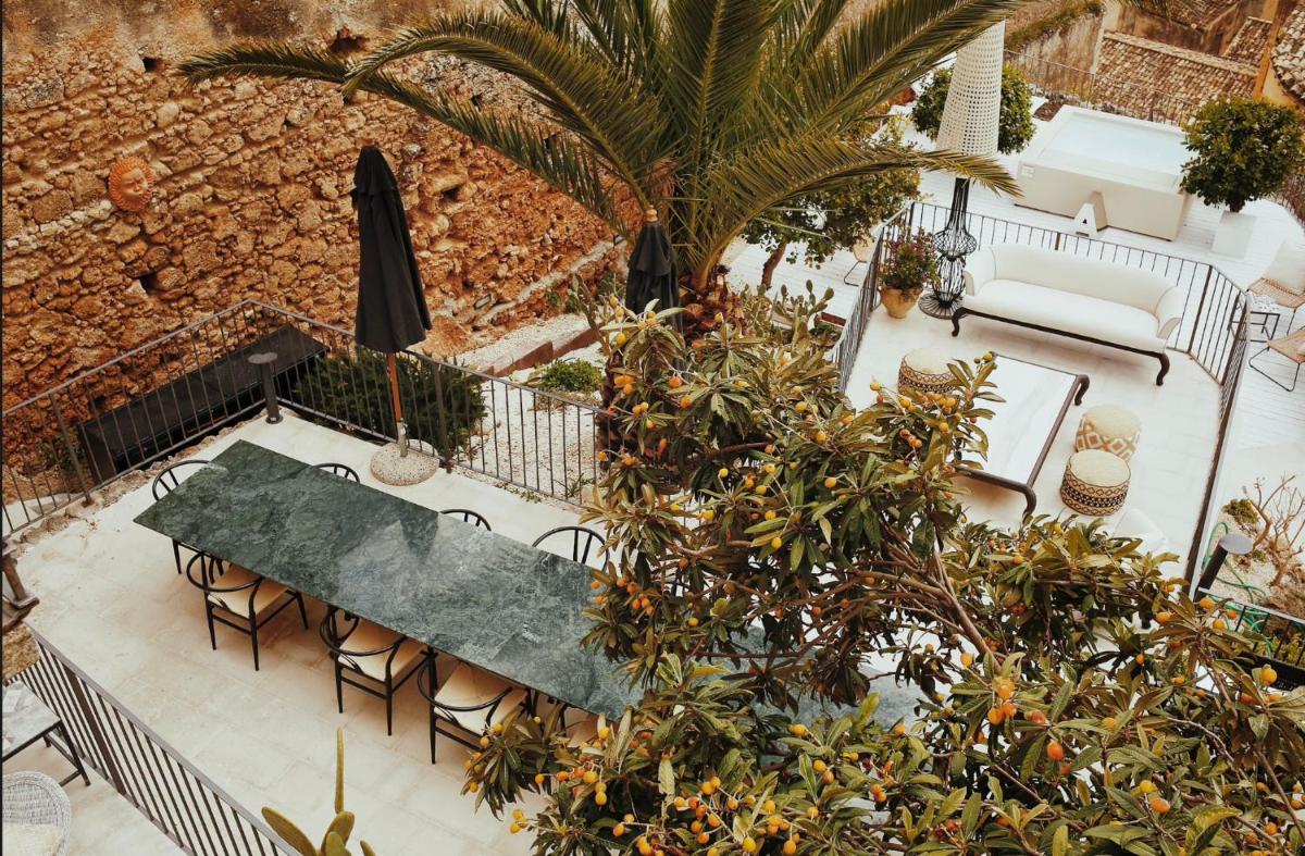 Aria Rooms and Terrace