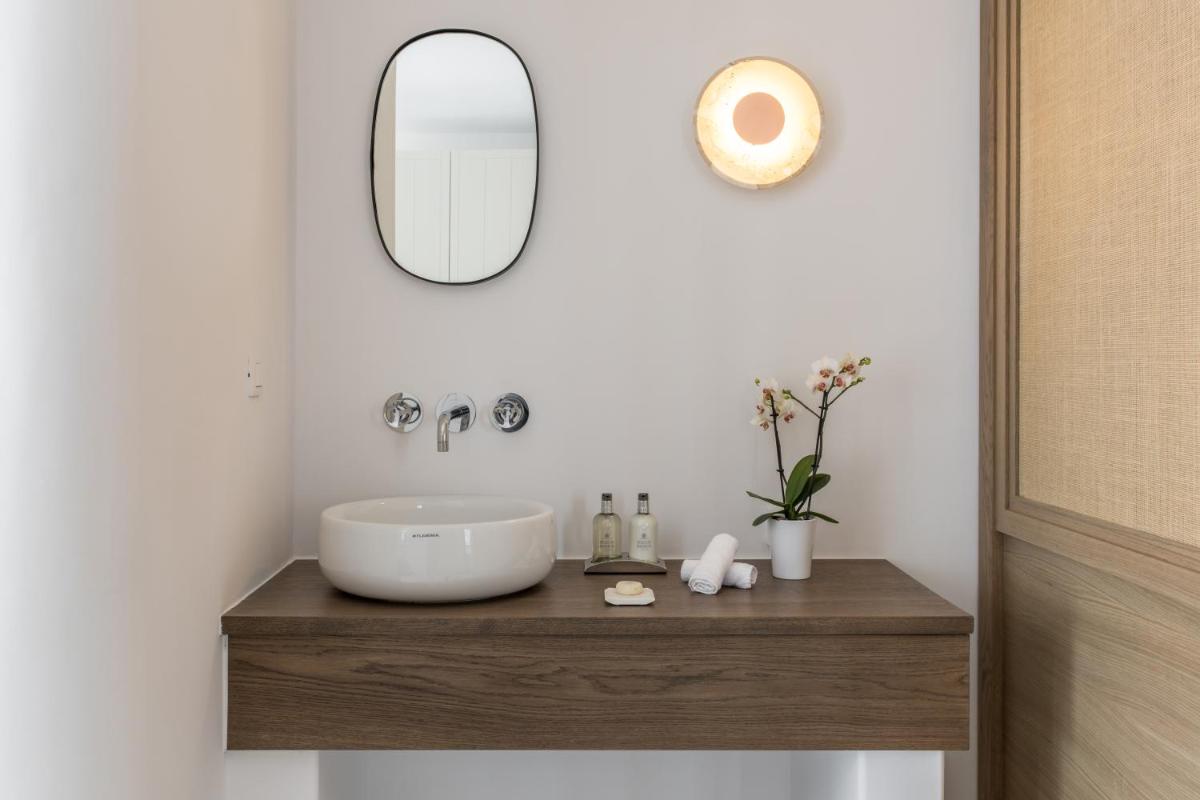 Aspaki by Art Maisons