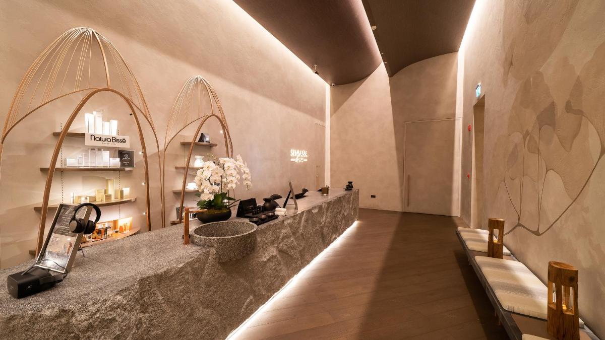 Aspen Chalets by Kempinski Hotel Mall of The Emirates