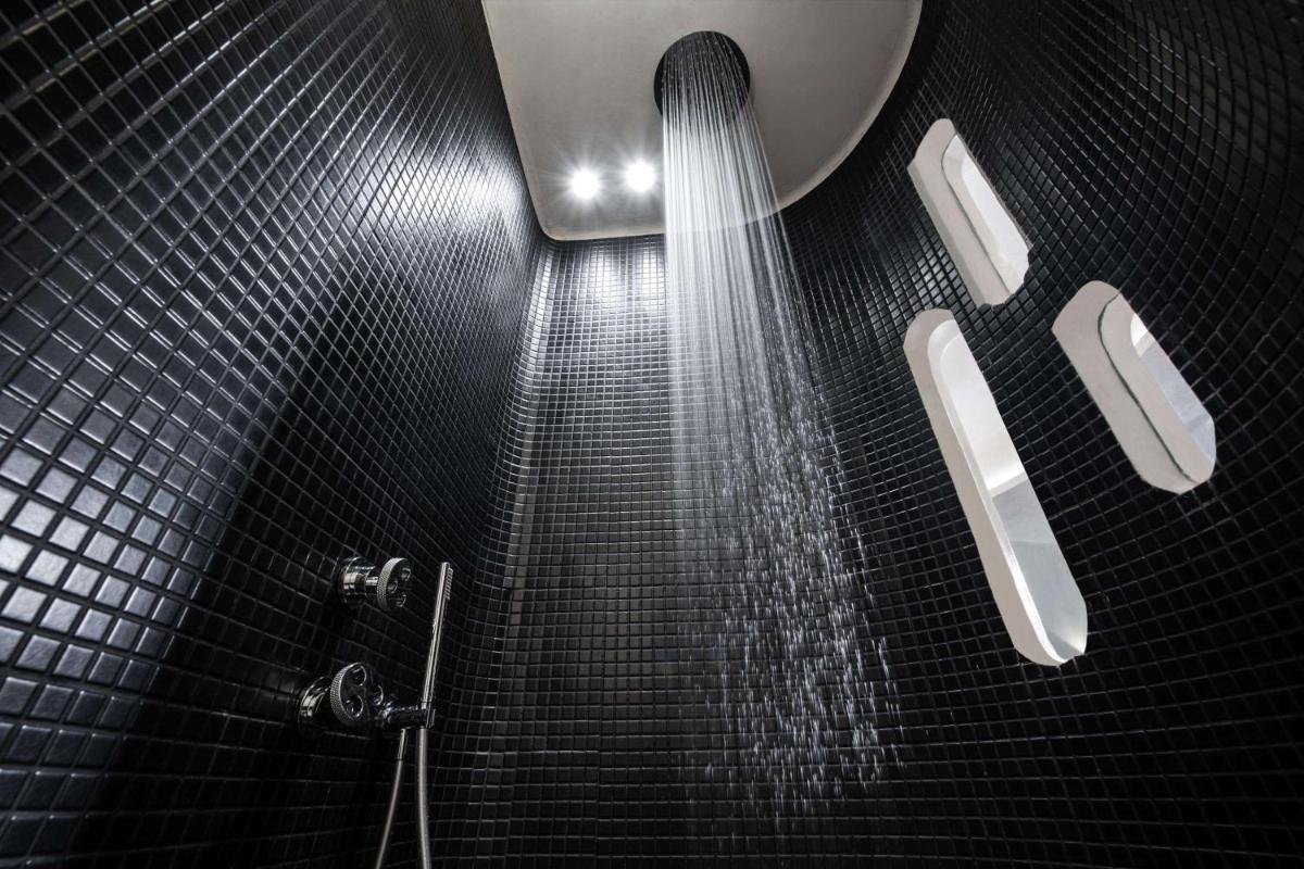 Athina Luxury Suites