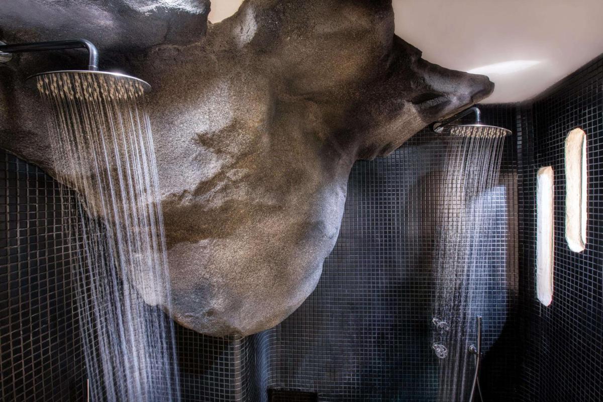 Athina Luxury Suites