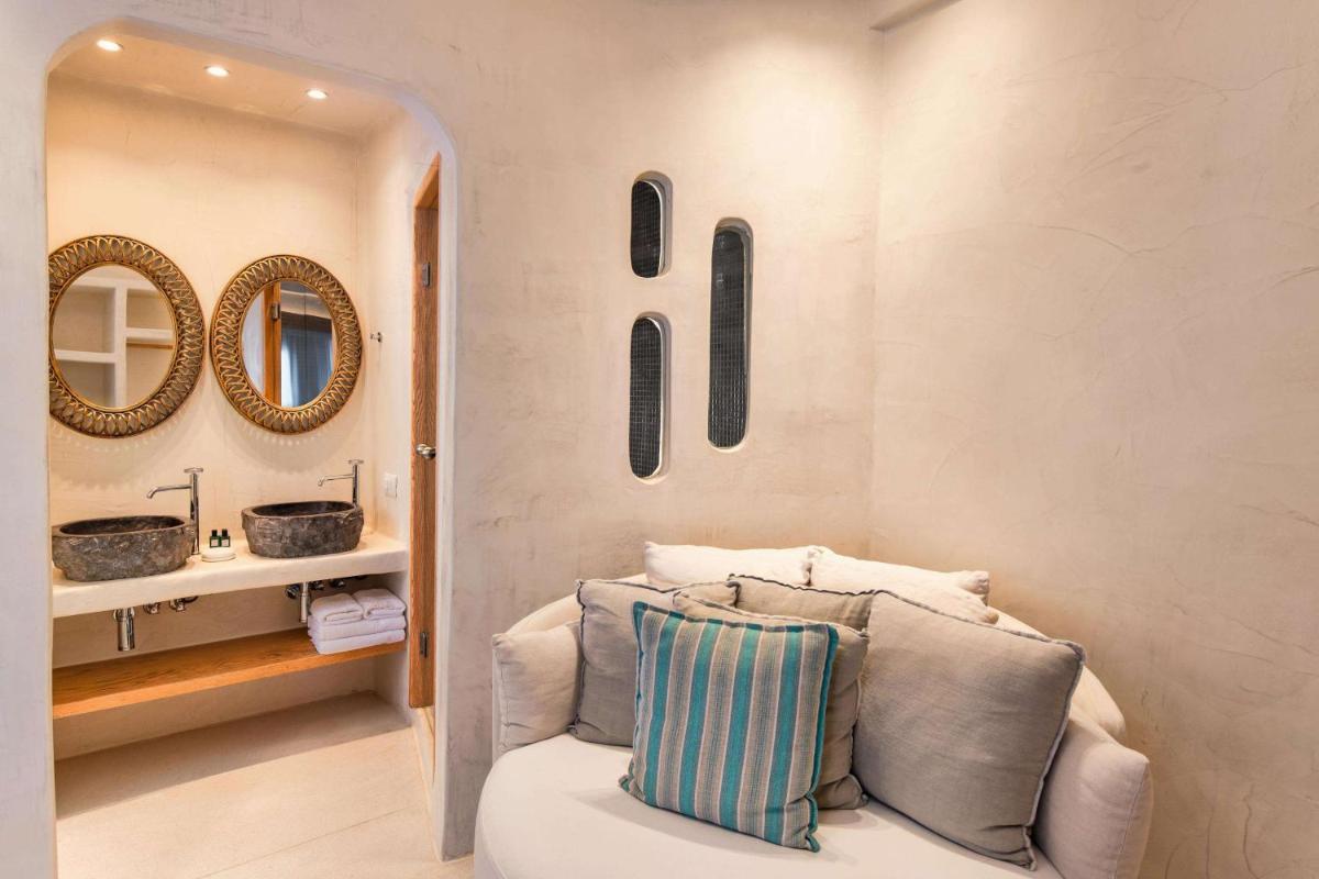 Athina Luxury Suites