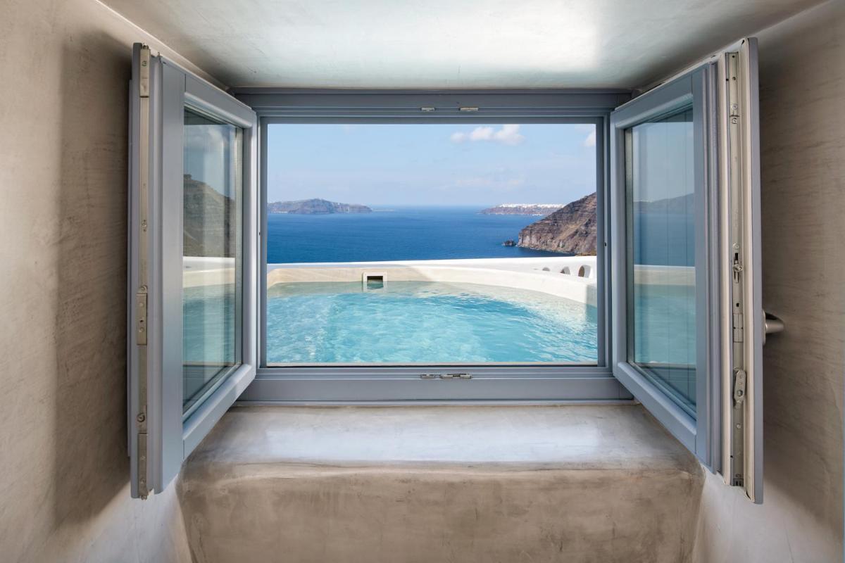 Athina Luxury Suites