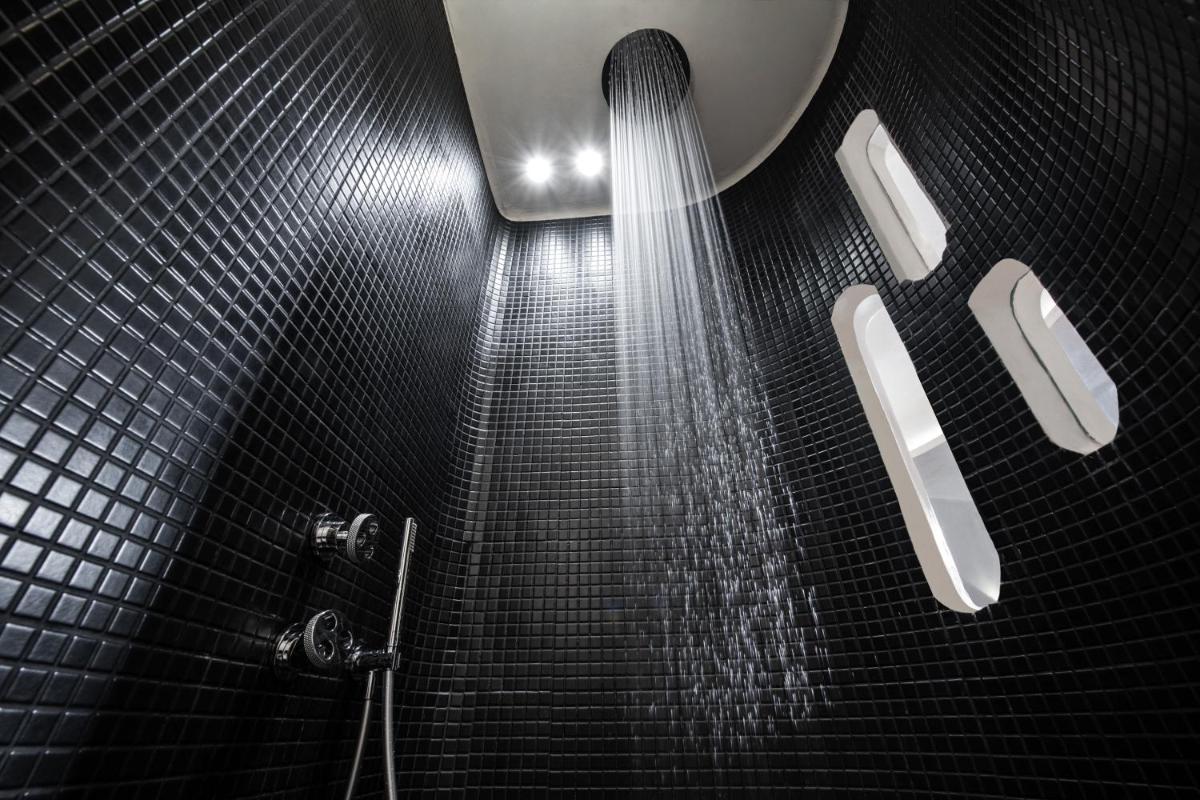 Athina Luxury Suites