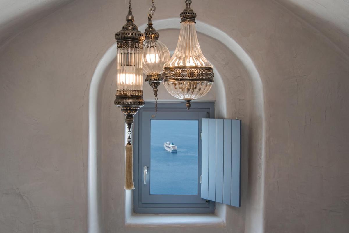 Athina Luxury Suites