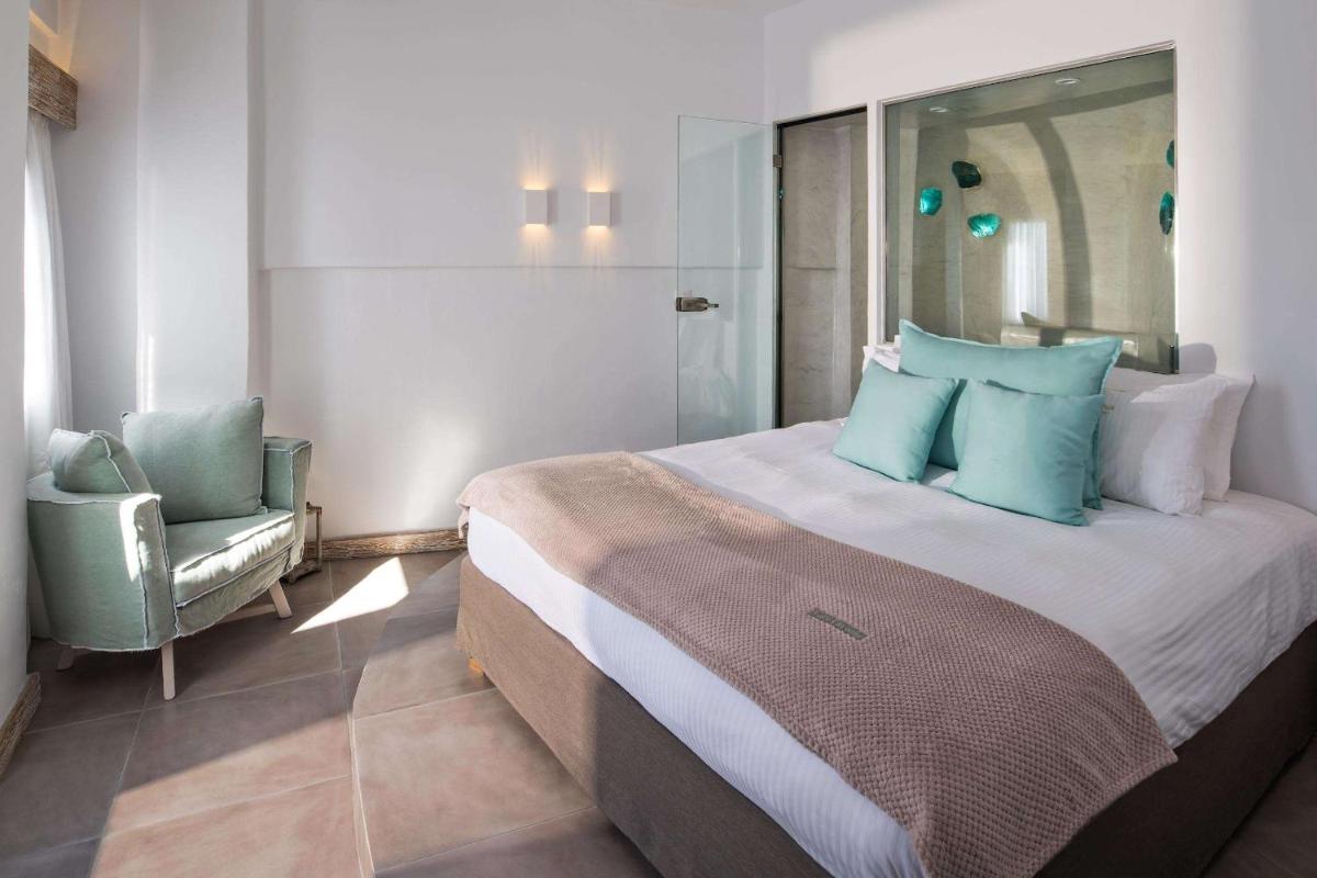 Athina Luxury Suites