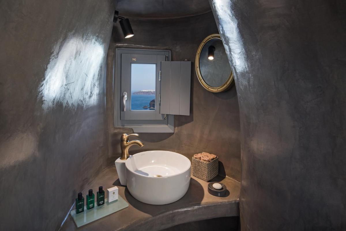 Athina Luxury Suites