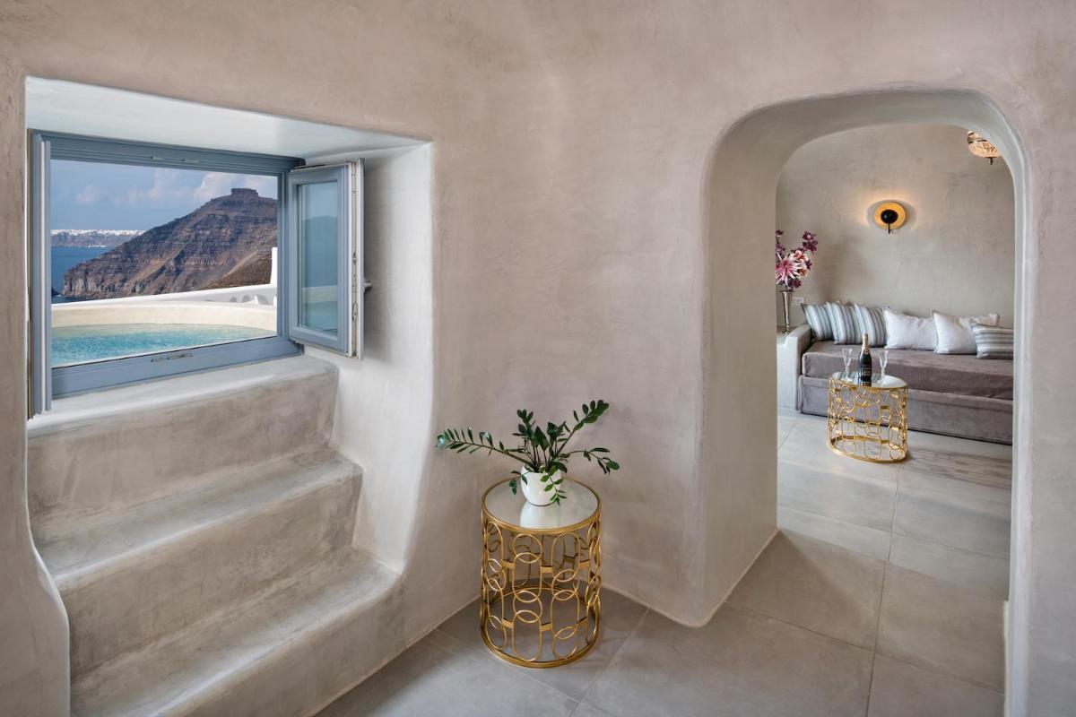 Athina Luxury Suites