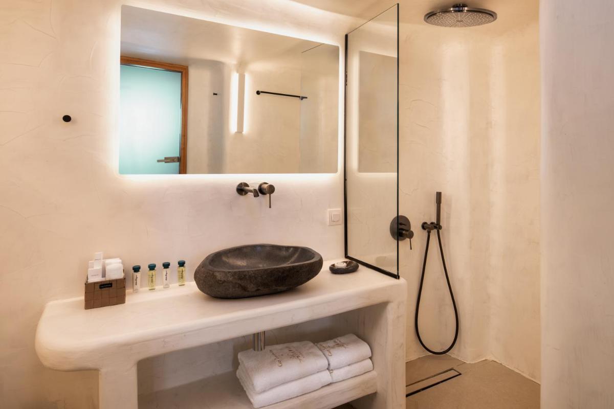 Athina Luxury Suites