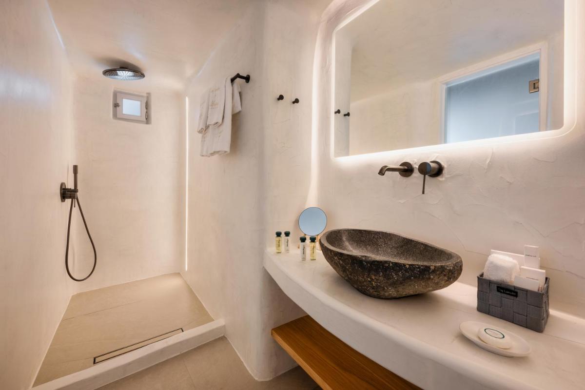 Athina Luxury Suites