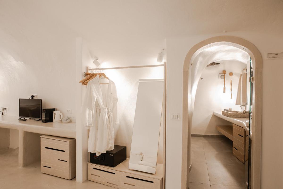 Athina Luxury Suites