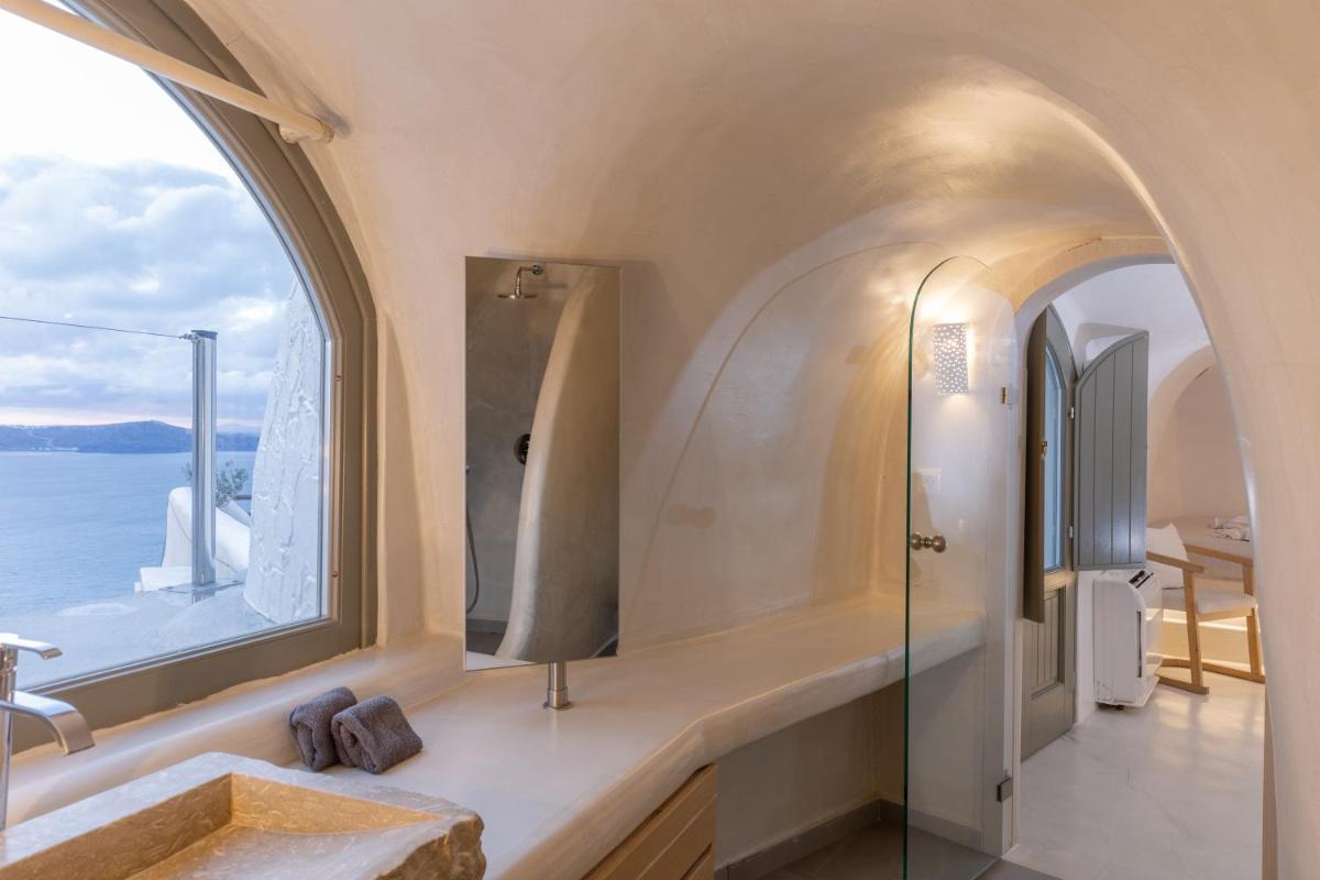 Athina Luxury Suites