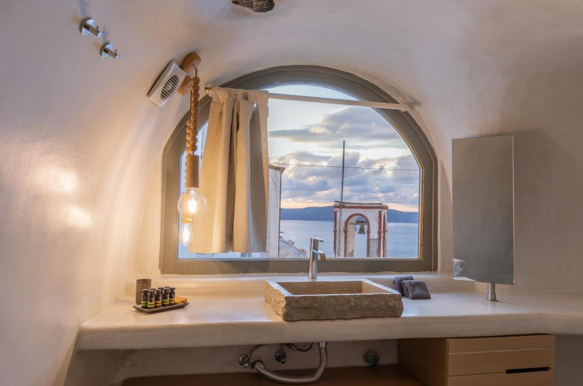 Athina Luxury Suites