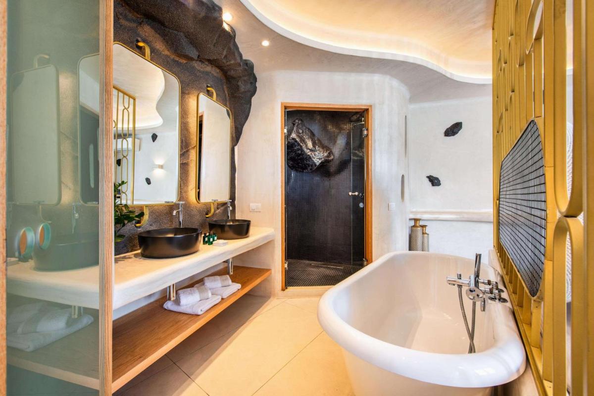 Athina Luxury Suites