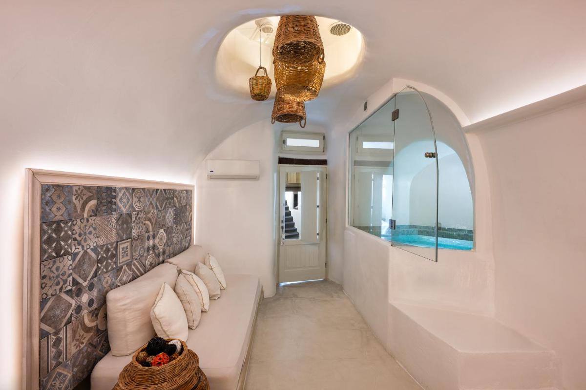 Athina Luxury Suites