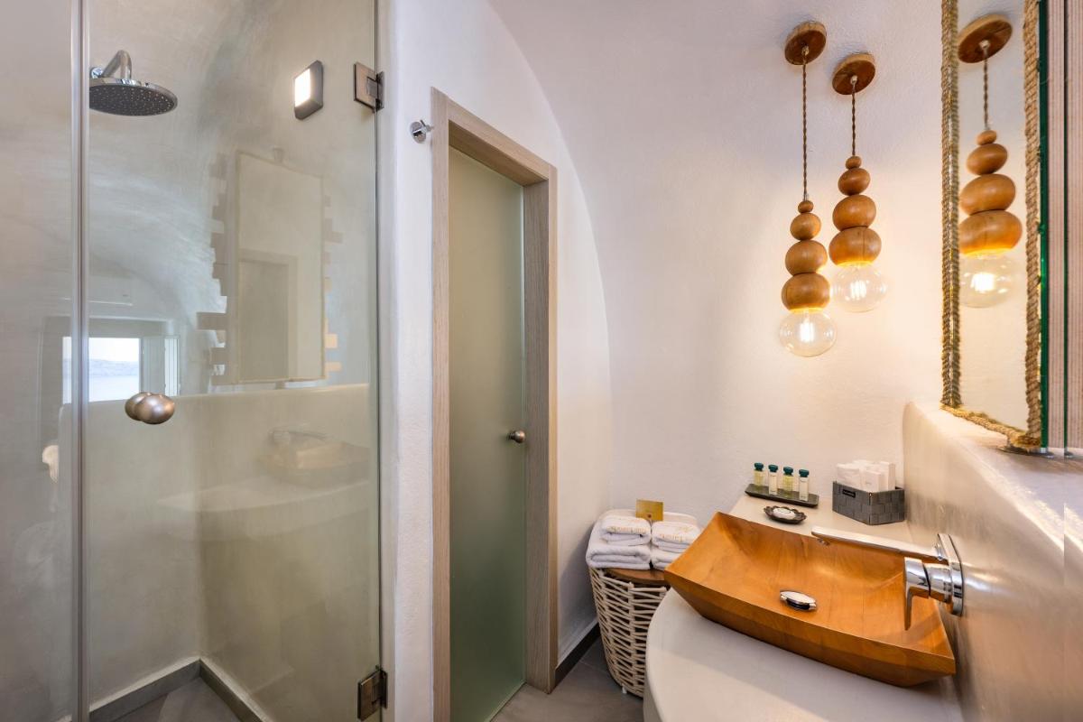 Athina Luxury Suites