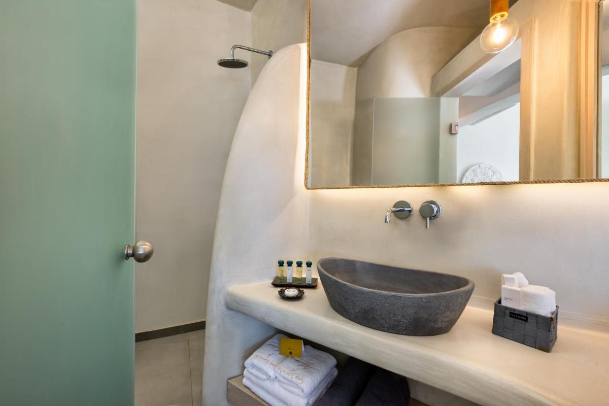 Athina Luxury Suites