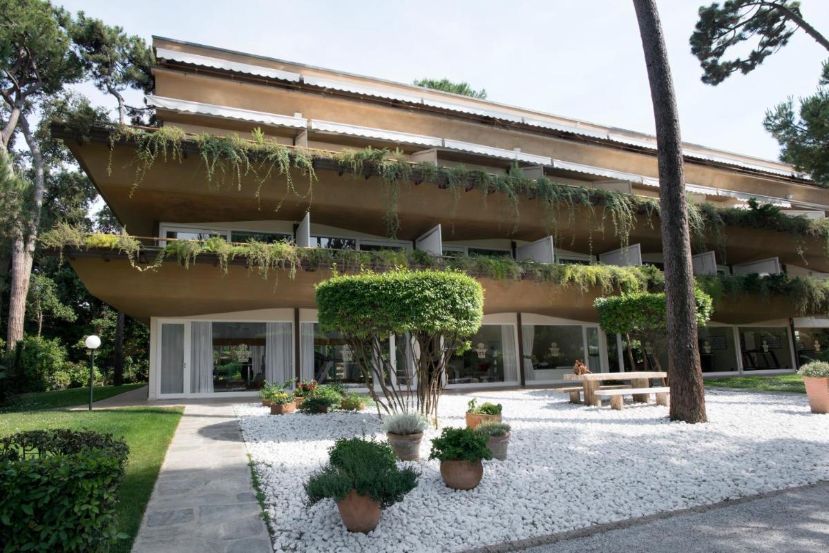 Augustus Hotel & Resort