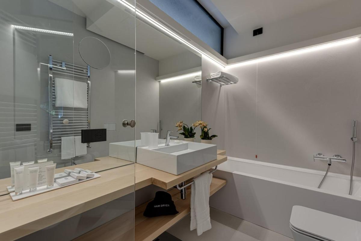 Augustus Hotel & Resort