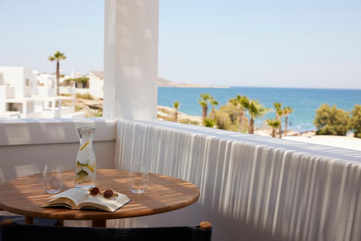 Avant Mar Paros