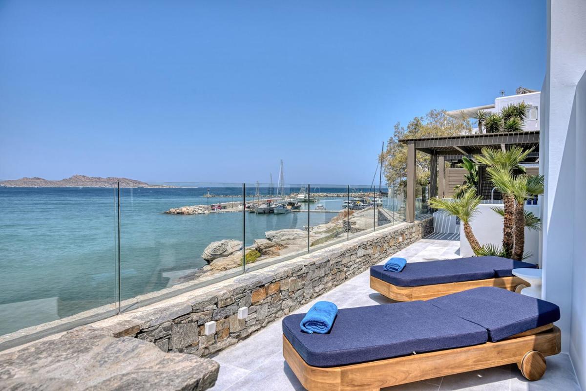 Avant Mar Paros