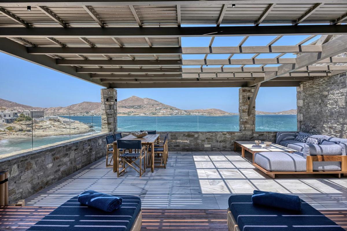 Avant Mar Paros