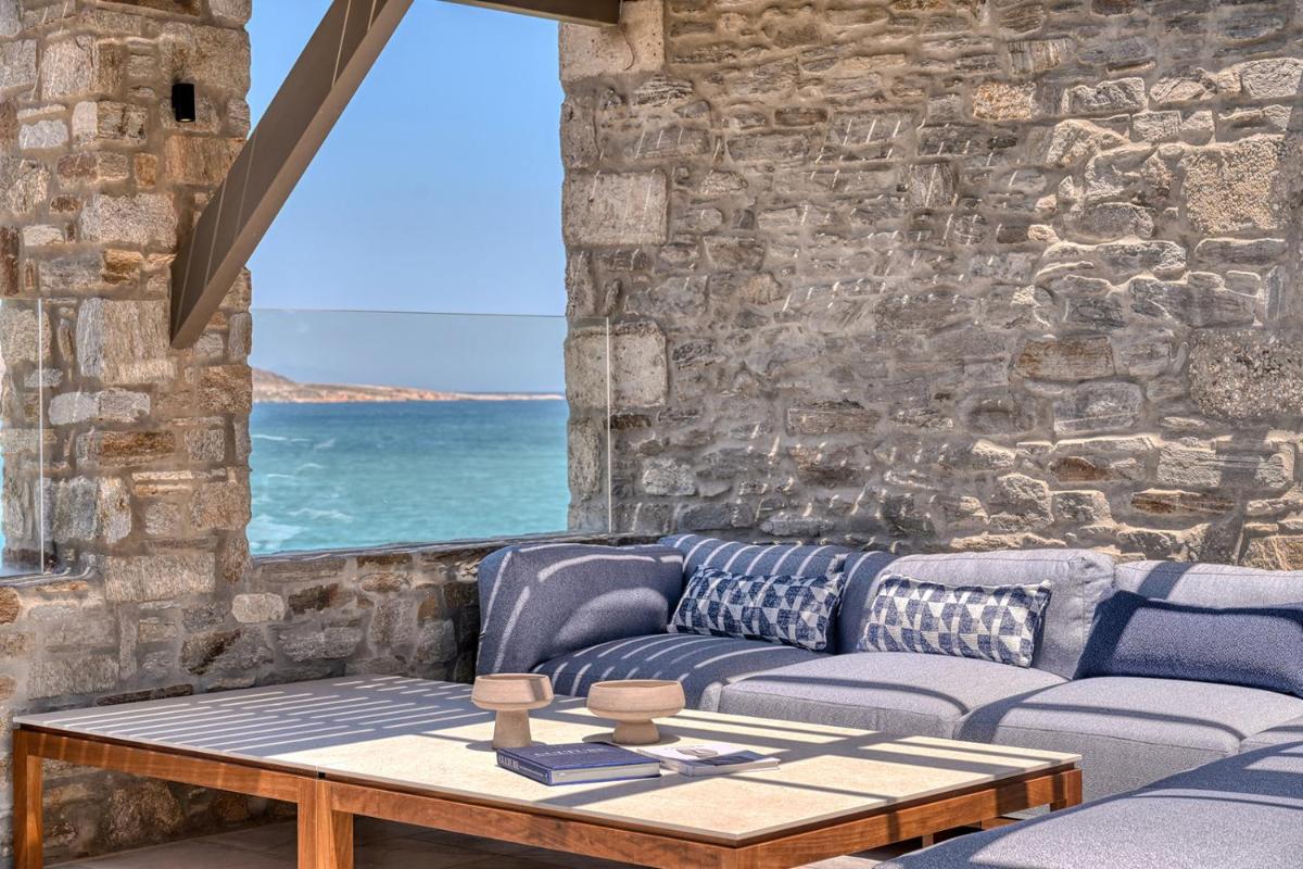 Avant Mar Paros