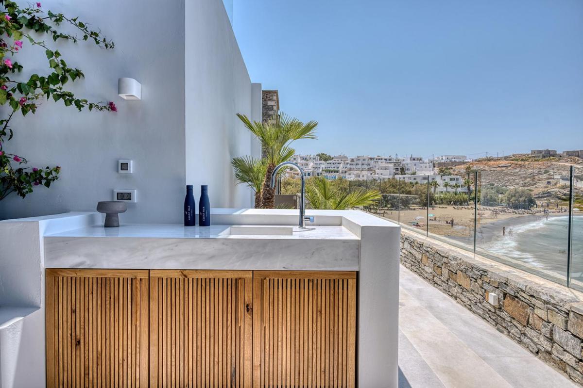 Avant Mar Paros
