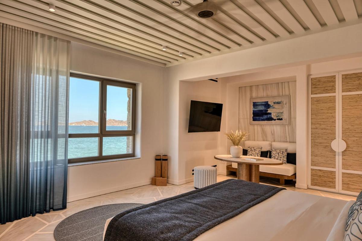 Avant Mar Paros