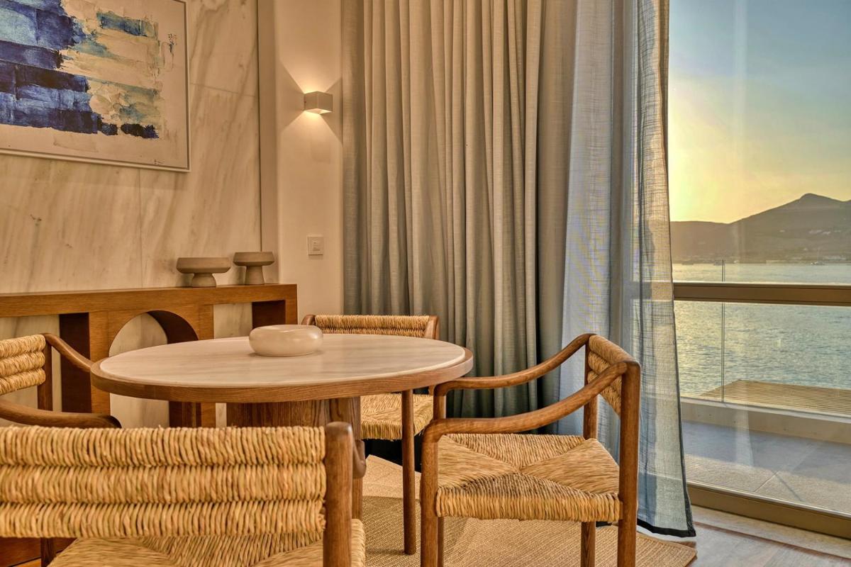 Avant Mar Paros
