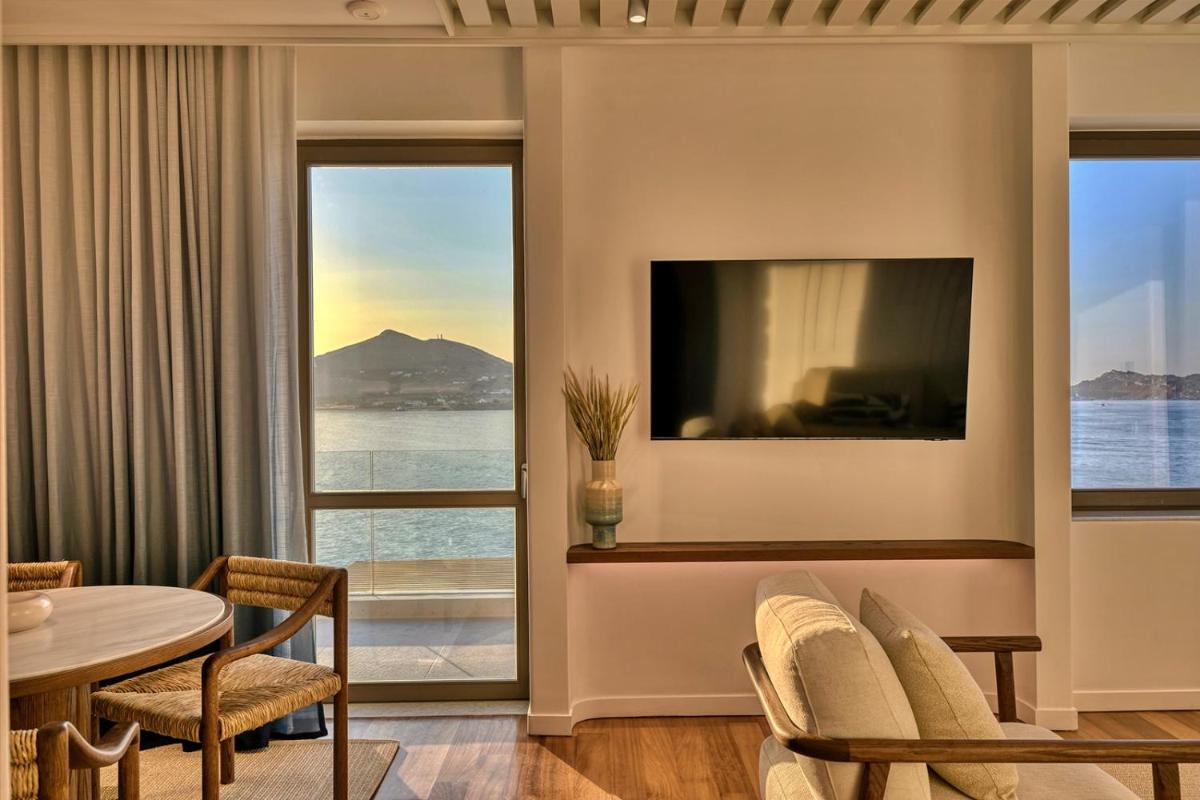 Avant Mar Paros
