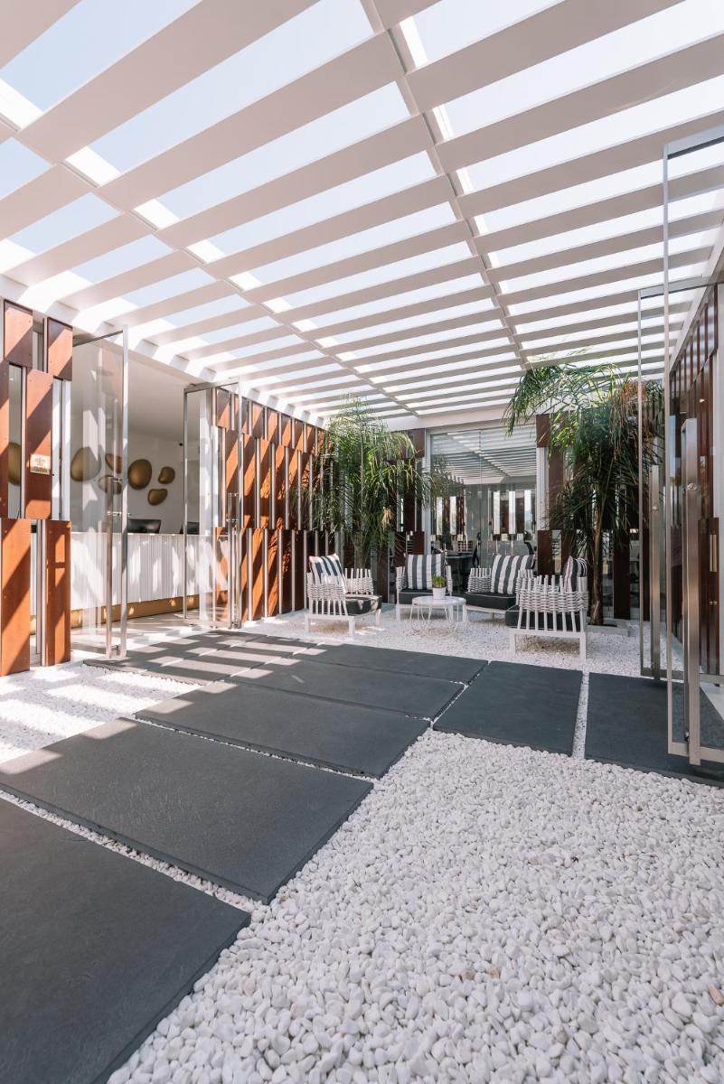 Avaton Luxury Beach Resort - Relais & Chateaux