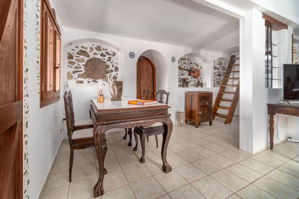 Azul Boutique Home