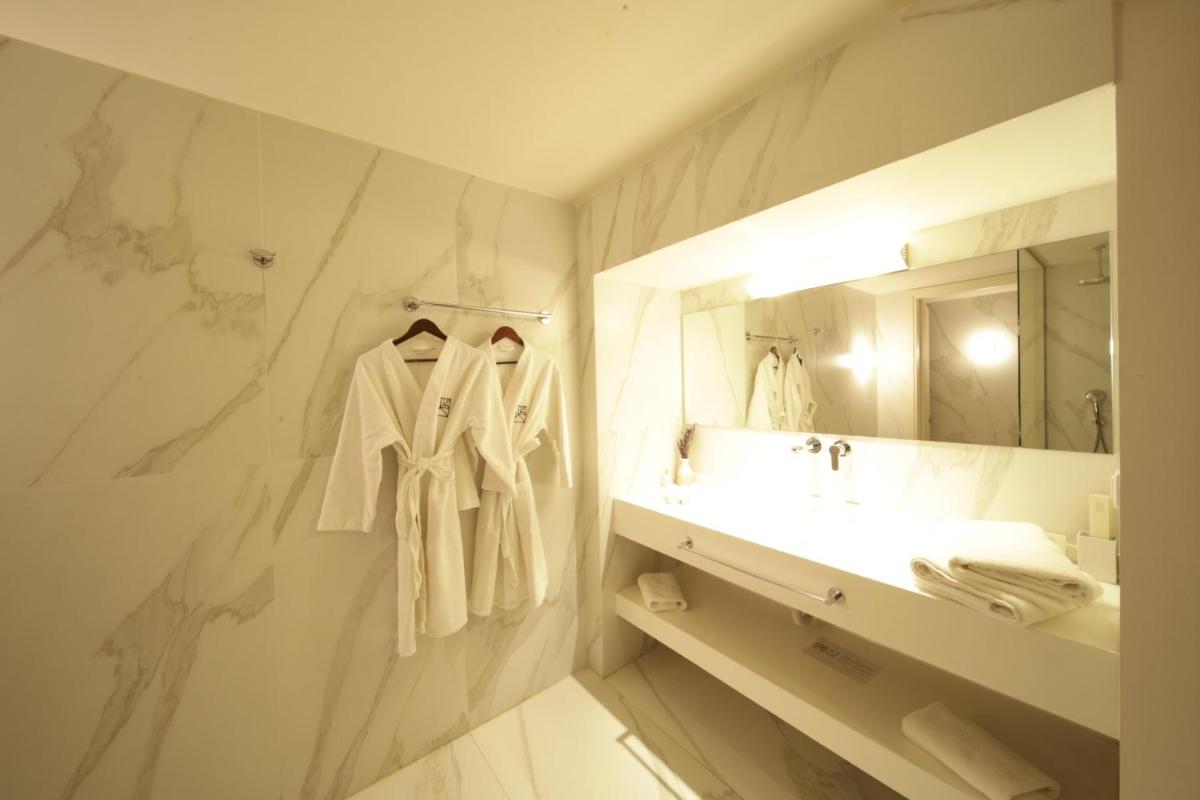 Azur Hotel